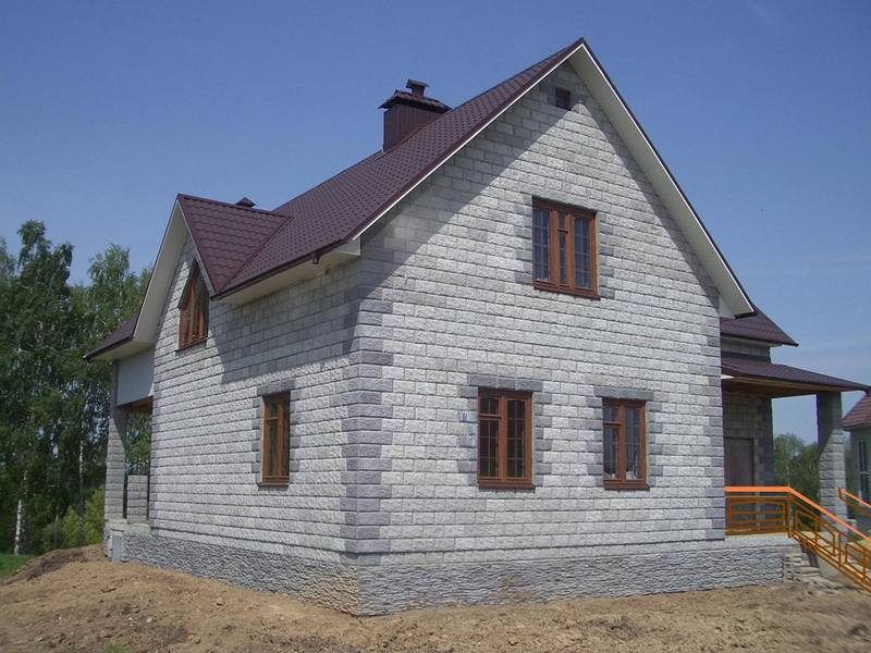 Недорогой дом из газобетона